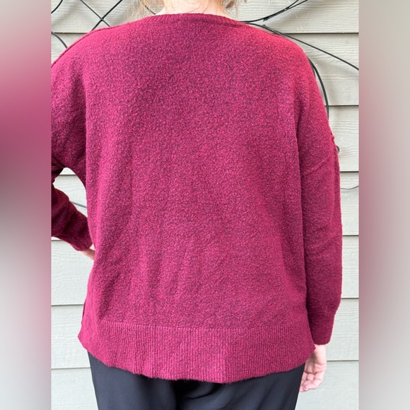 Large maroon sweater - Picture 3 of 3